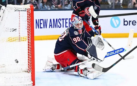 Merzļikins atvaira 33 metienus un ielaiž trīs vārtus, "Blue Jackets" izlaiž uzvaru
