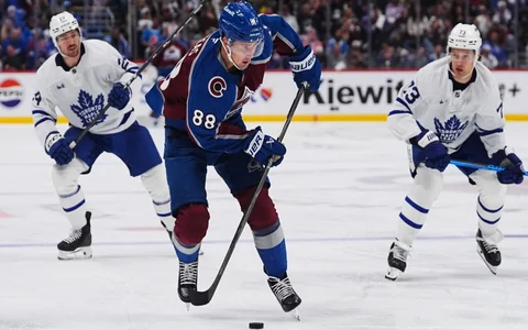 Bļugera "Maple Leafs" uzvar Denverā, Floridas vienībām mainīgas sekmes