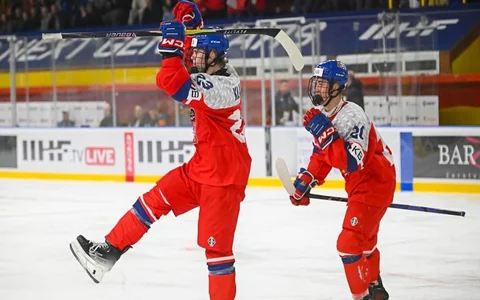 Čehu U18 hokejisti pēdējā minūtē izrauj uzvaru pār zviedriem