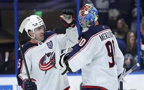 Merzļikins palīdz "Blue Jackets" paildzināt uzvaru sēriju, Bļugers bez punktiem zaudējumā