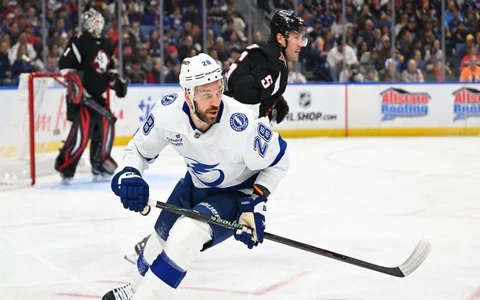 Girgensona un Merzļikina komandām šonakt svarīgas cīņas NHL