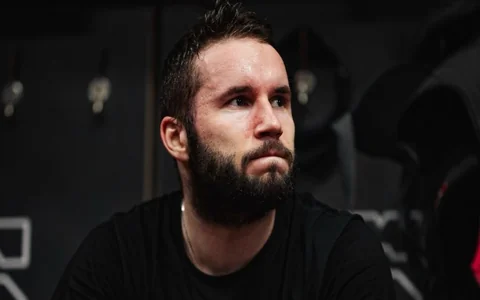Dzierkals spēlē rezultatīvi, bet nonāk bezdibeņa malā
