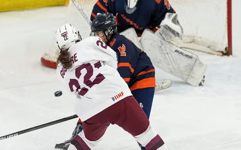 Latvijas U-18 hokejistēm pirmais triumfs pasaules čempionātā