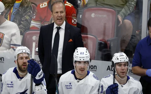 Par NHL labāko treneri varētu atzīt kādu no Latvijas hokejistu treneriem, uzskata medijs