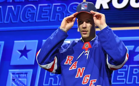 Šmits kļūst par visaugstāk NHL draftā izvēlēto latvieti un nonāk Ņujorkā