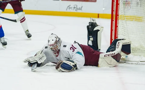 Vārtsargs Plūmiņš iekļauts pasaules U-18 hokeja čempionāta simboliskajā izlasē