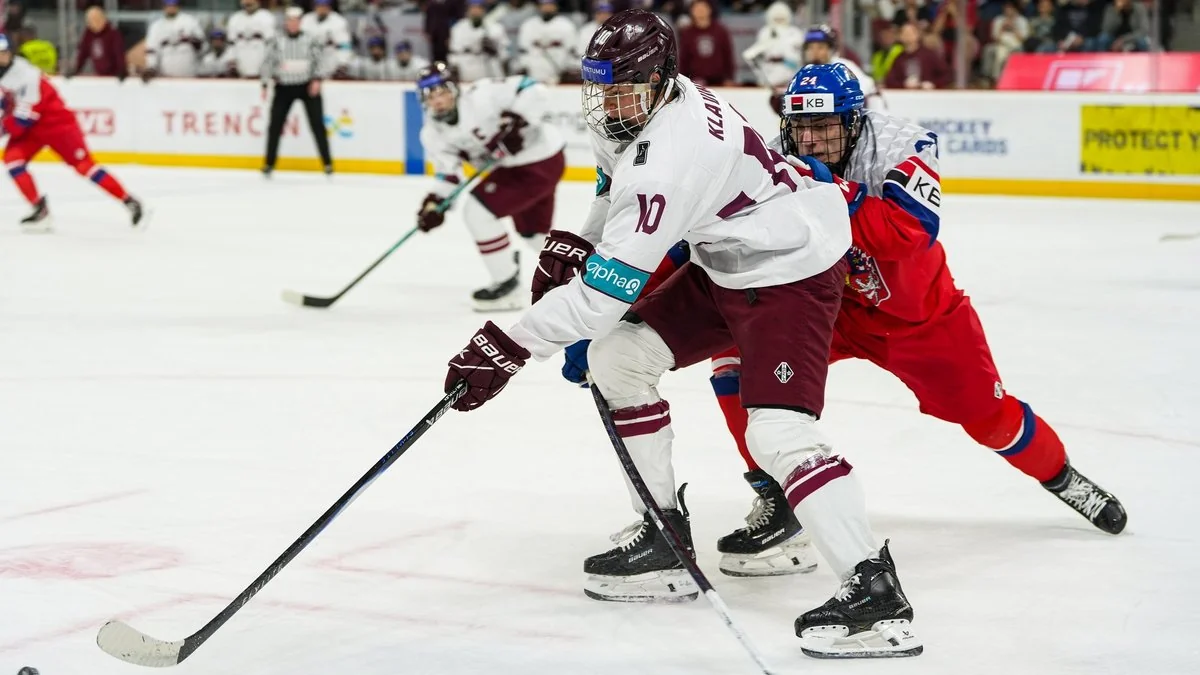 Pārsteidzošā Latvijas U-18 hokeja izlase cīnās kā lauvas, bet paliek bez medaļām
