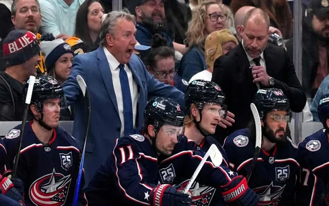 Merzļikina "Blue Jackets" izlaiž uzvaru, Girgensona "Lightning" atgūst vadību Austrumos