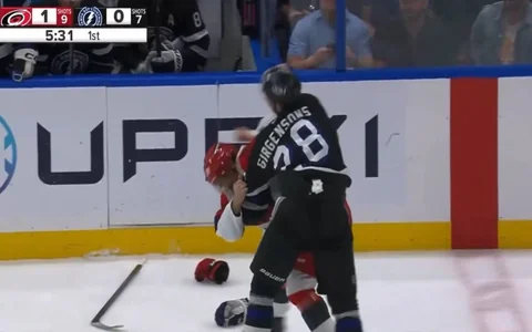 Video: Girgensons pēc jaudīga spēka paņēmiena izvicina dūres